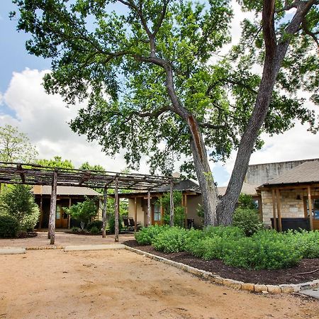 Wine Country Cottages On Main เฟรเดอริกส์เบิร์ก ภายนอก รูปภาพ