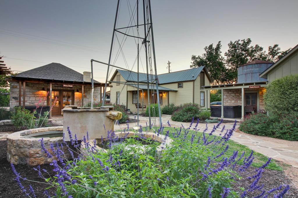 Wine Country Cottages On Main เฟรเดอริกส์เบิร์ก ภายนอก รูปภาพ